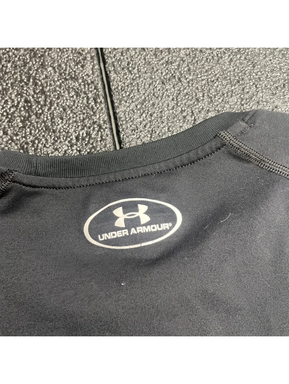 Under Armour Mens Sz Large HeatGear Loose Fit Black Short Sleeve Workout Shirt